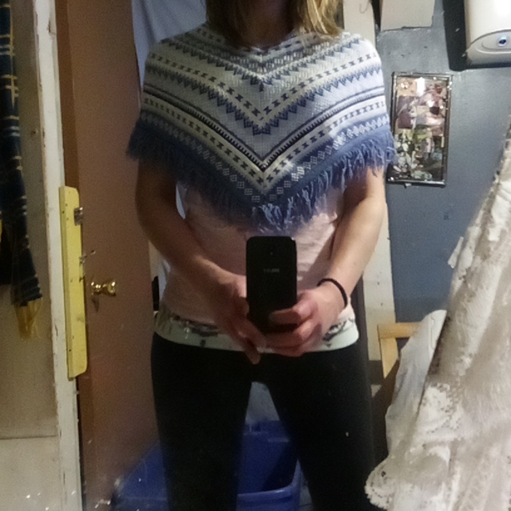 GIRLS pattern shawl - Picture 3 of 9
